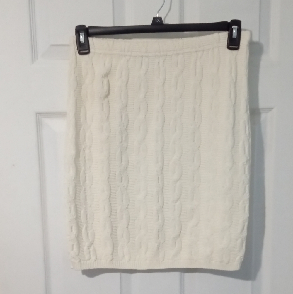 Elegant Cream Cable Knit Pencil Skirt